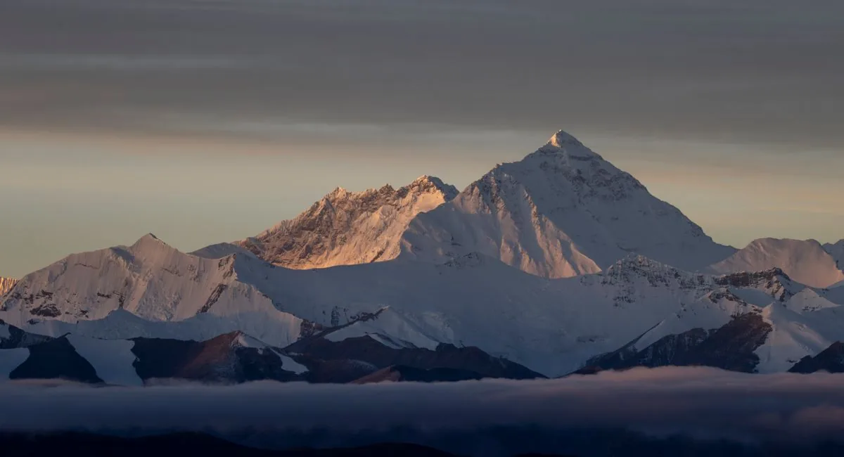 Best Season to See Everest by Month — illustrative photo