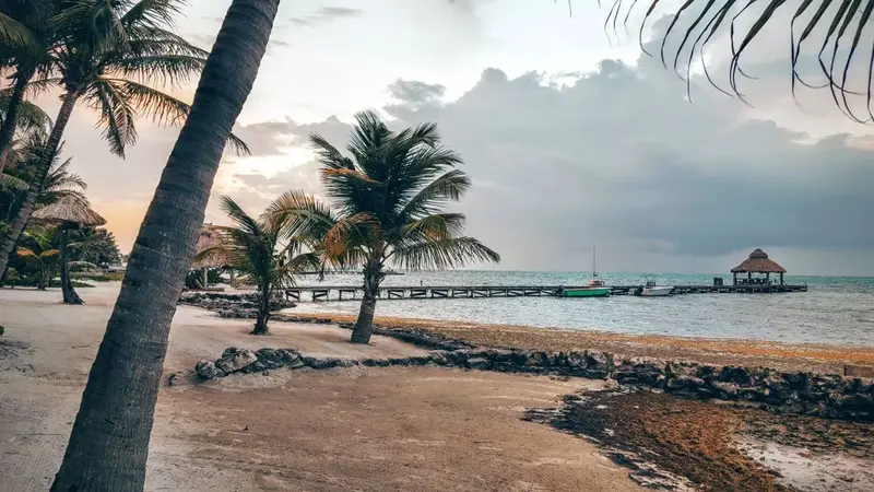 Best Time to Visit Belize by Season — illustrative photo