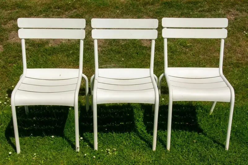 Facebook Marketplace vs OfferUp vs Craigslist Furniture — illustrative photo