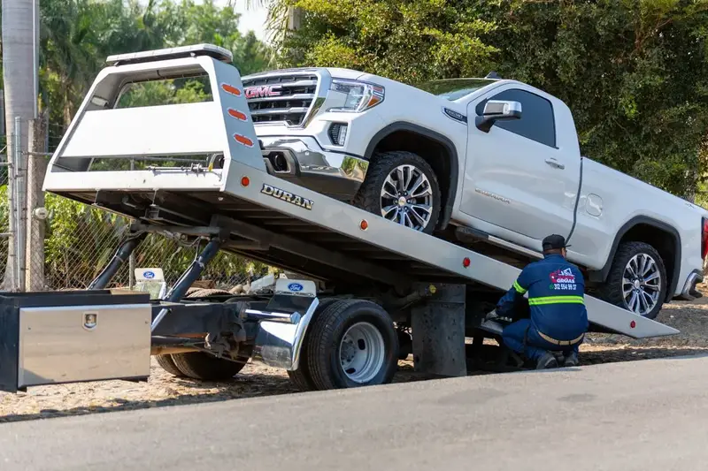 How to Arrange Furniture Pickup Delivery Safely — illustrative photo