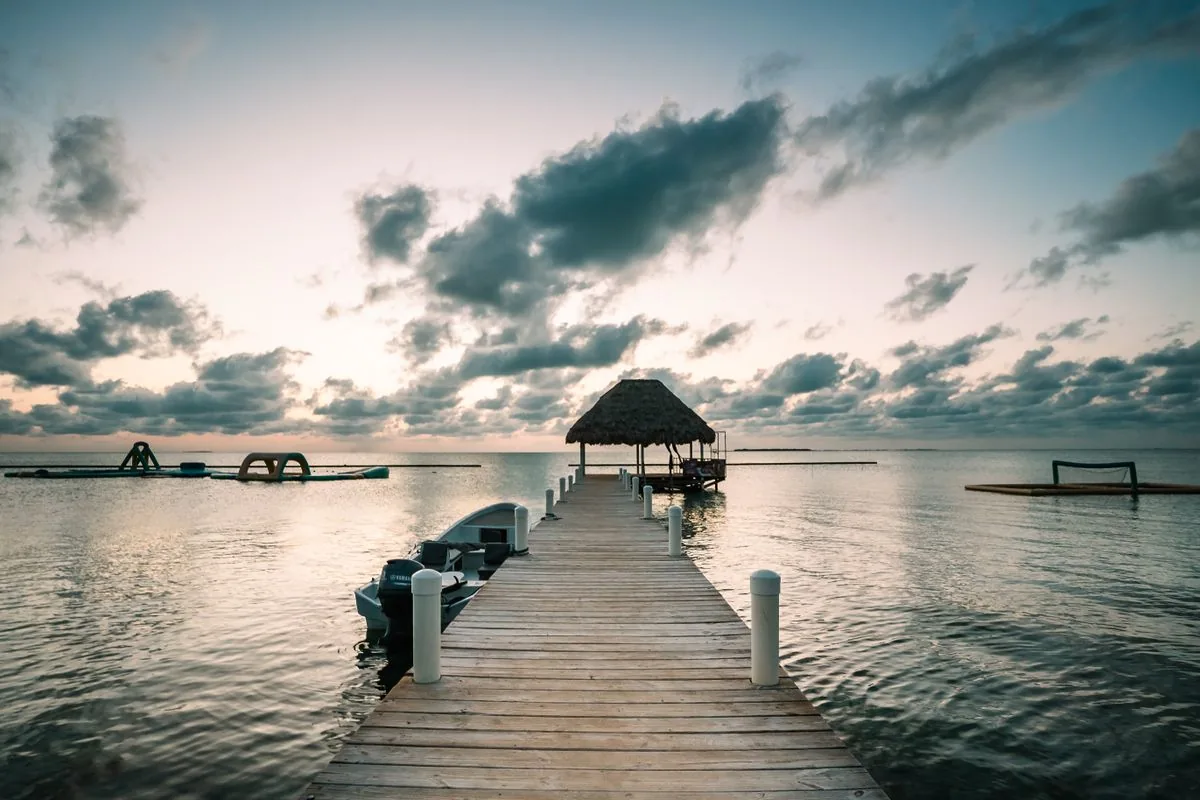 How to Choose Cayes vs Mainland Belize — illustrative photo