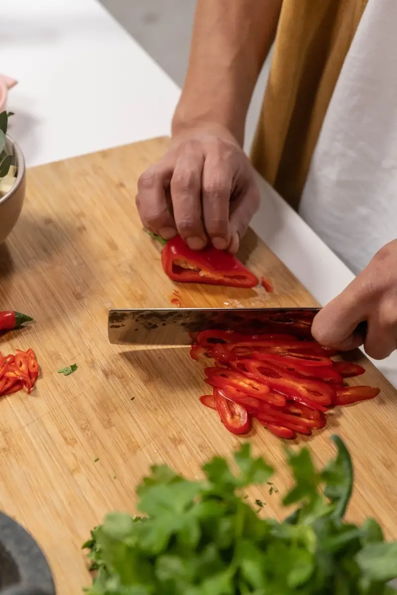 How To Cut Sweet Peppers For Roasting — illustrative photo