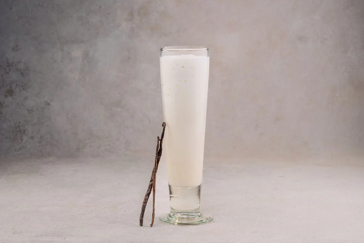 How To Make Vanilla Sweet Cream Cold Foam — illustrative photo