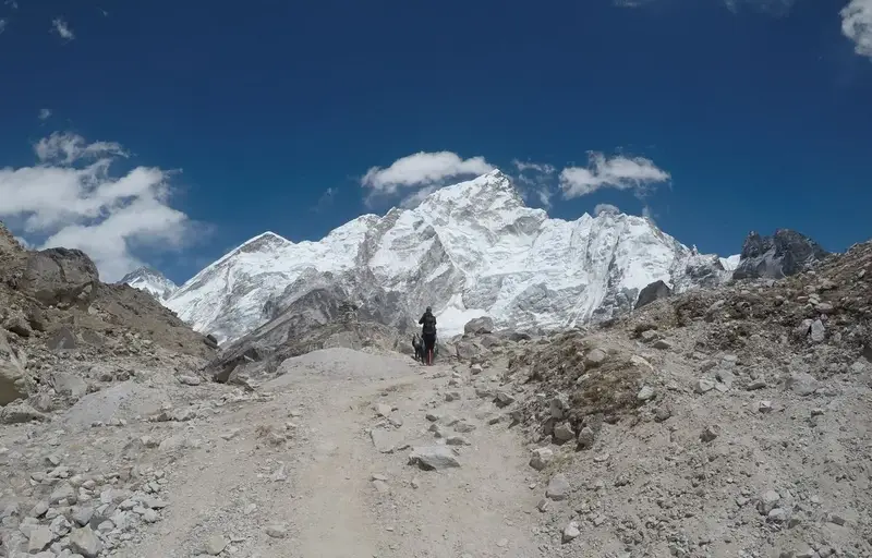 How to Prepare for Everest Altitude and Acclimatization — illustrative photo