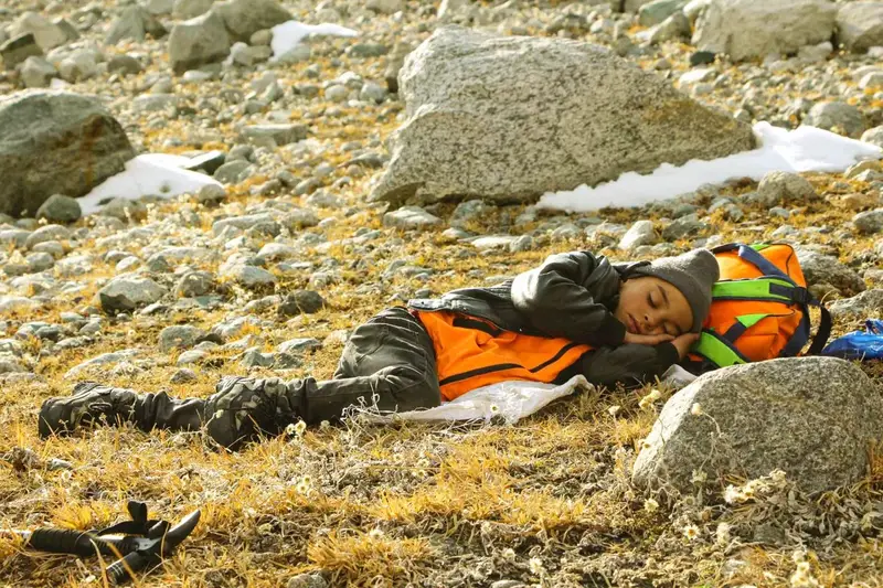 How to Prepare for Everest Altitude and Acclimatization — illustrative photo