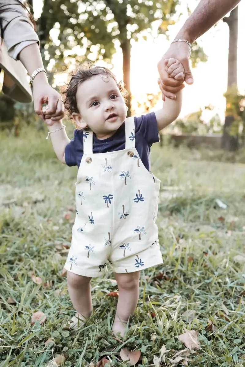 How To Track Baby Milestones Monthly — illustrative photo
