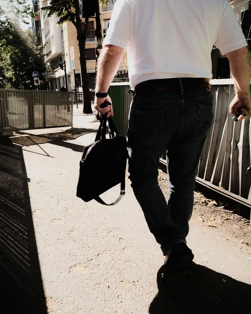 Laptop Bag Weight Comfort Commute Table — illustrative photo