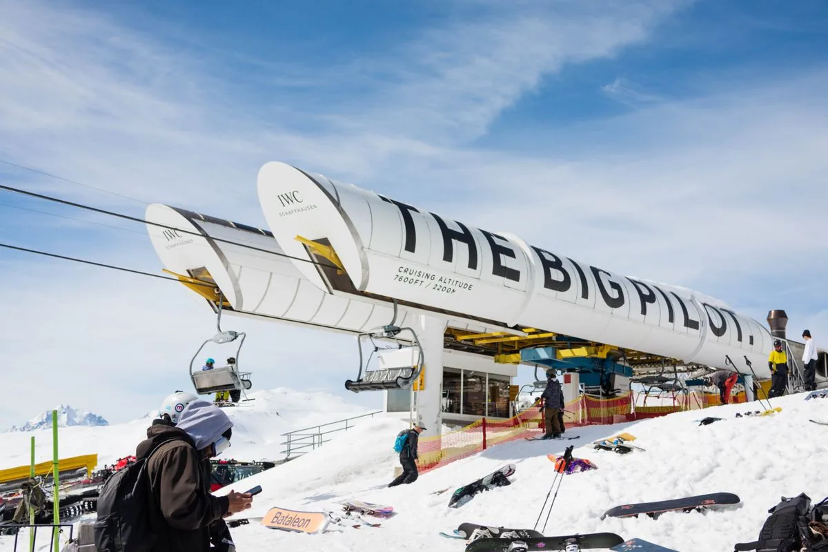 Lift Etiquette For Beginner Snowboarders — illustrative photo